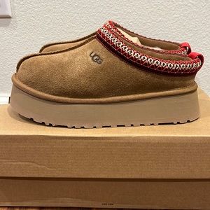 NEW Ugg Tazz Chestnut Platform Slippers Women’s 6